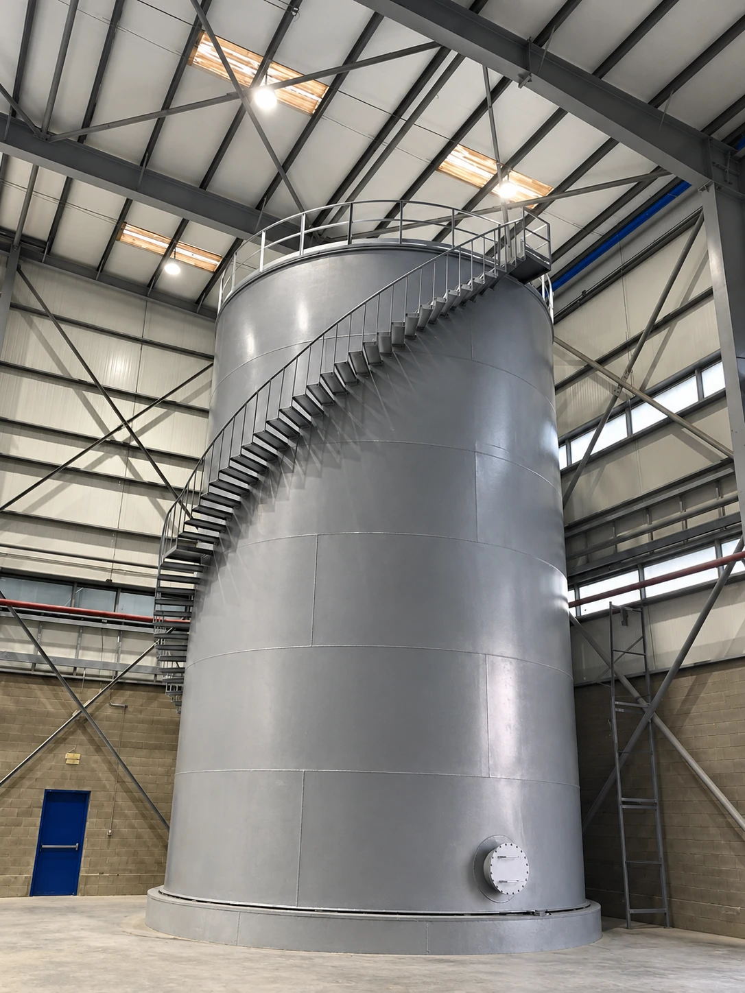 Vertical Cylindrical Tank with an External Staircase